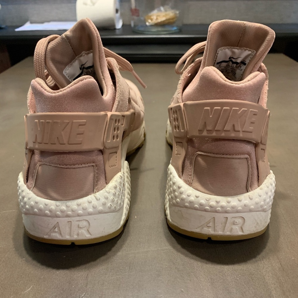 Nike Air Ladies tennis shoes